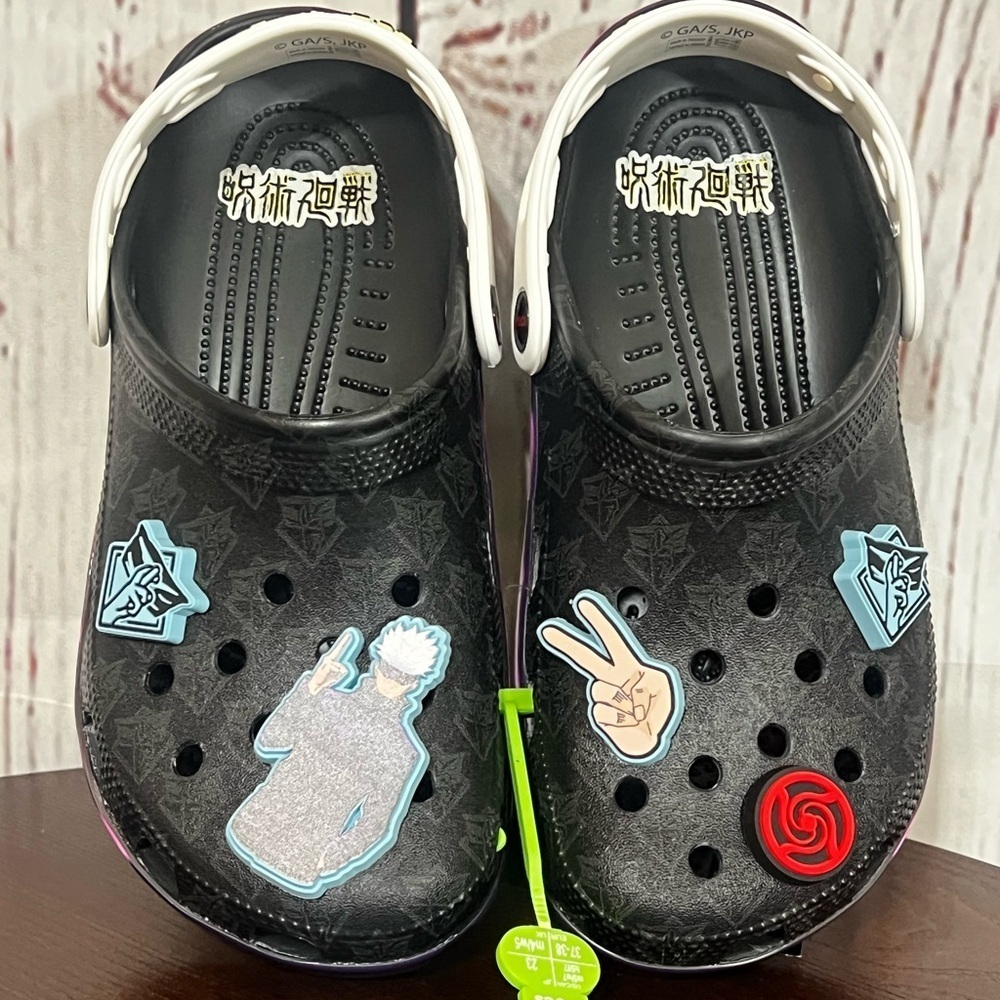 CROCS X Jujutsu Kaisen Classic Clog in size 8W 6M nwt